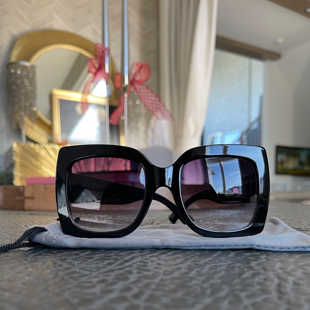 Oversized square frame sunglasses
